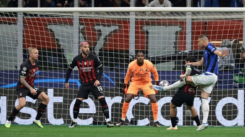 AC Milan và màn sụp đổ trước ngưỡng cửa thiên đường