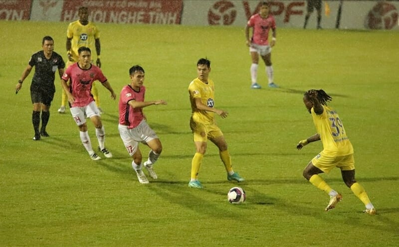 Kết quả bóng đá Nam Định 1-1 Hà Tĩnh Kịch tính hiệp 2 đôi bên chia điểm
