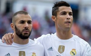 Benzema hỏi ý Ronaldo chuyện rời Real để đến Ả Rập Xê Út